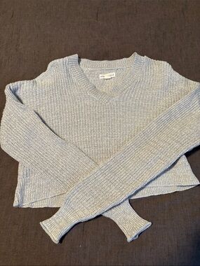 Aeropostale Heather Gray V-Neck Knit Sweater